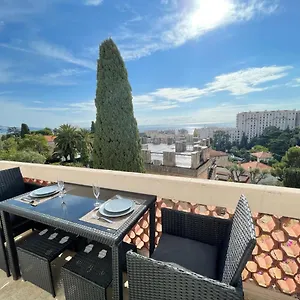 https://nice-renting-luxurious-sea-view-terrasse-king-bed-parking.fr-provencehotel.com